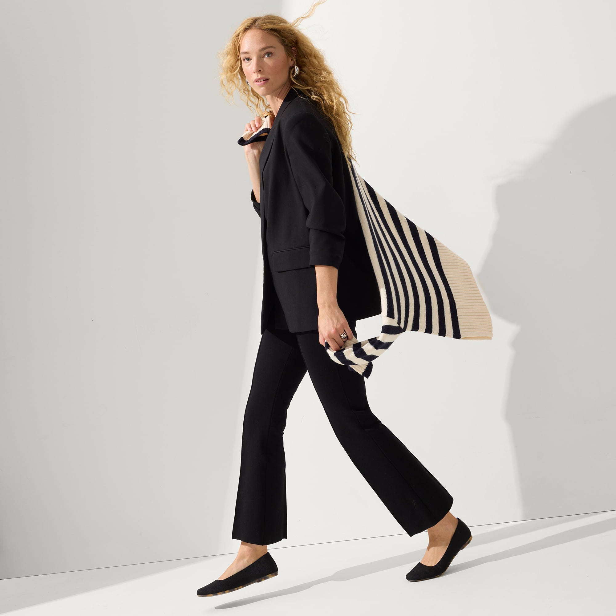 The Max Square - Black - Image 3